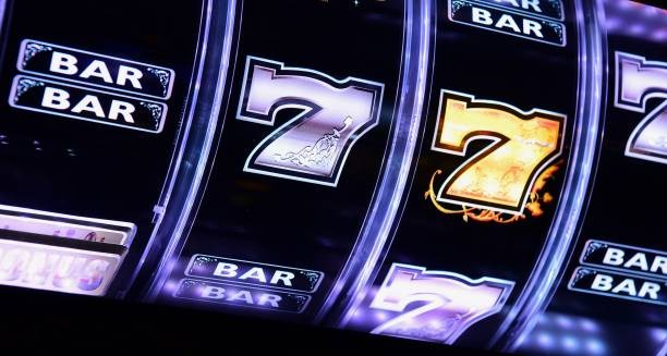 qatarslot AduQ live dealer table with HD video stream and player cards
